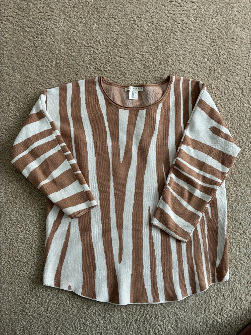 Max Studio Neutral Zebra Animal Print Knit Top Size. Medium